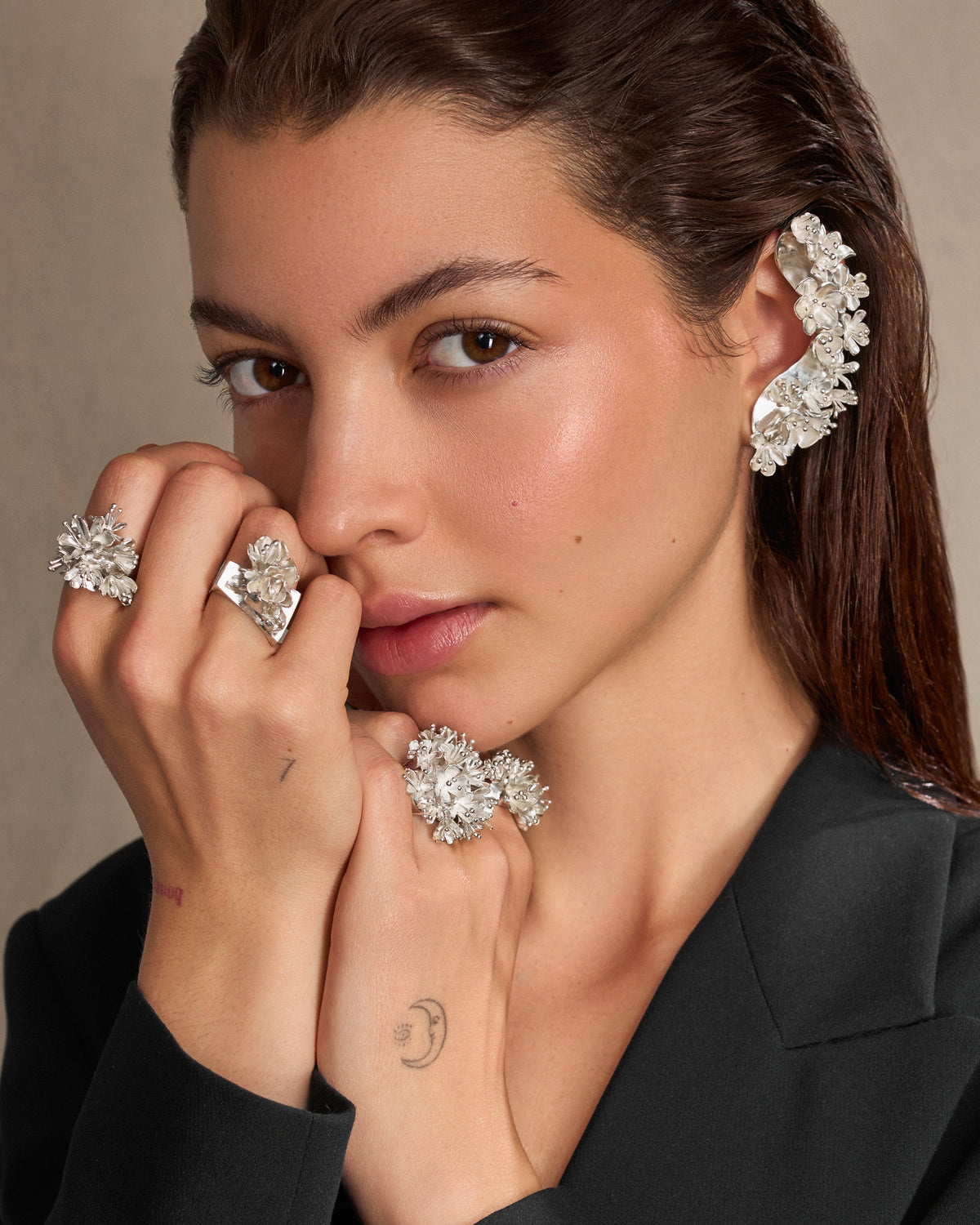 Round Wrapped Flower Bouquet Silver Ring