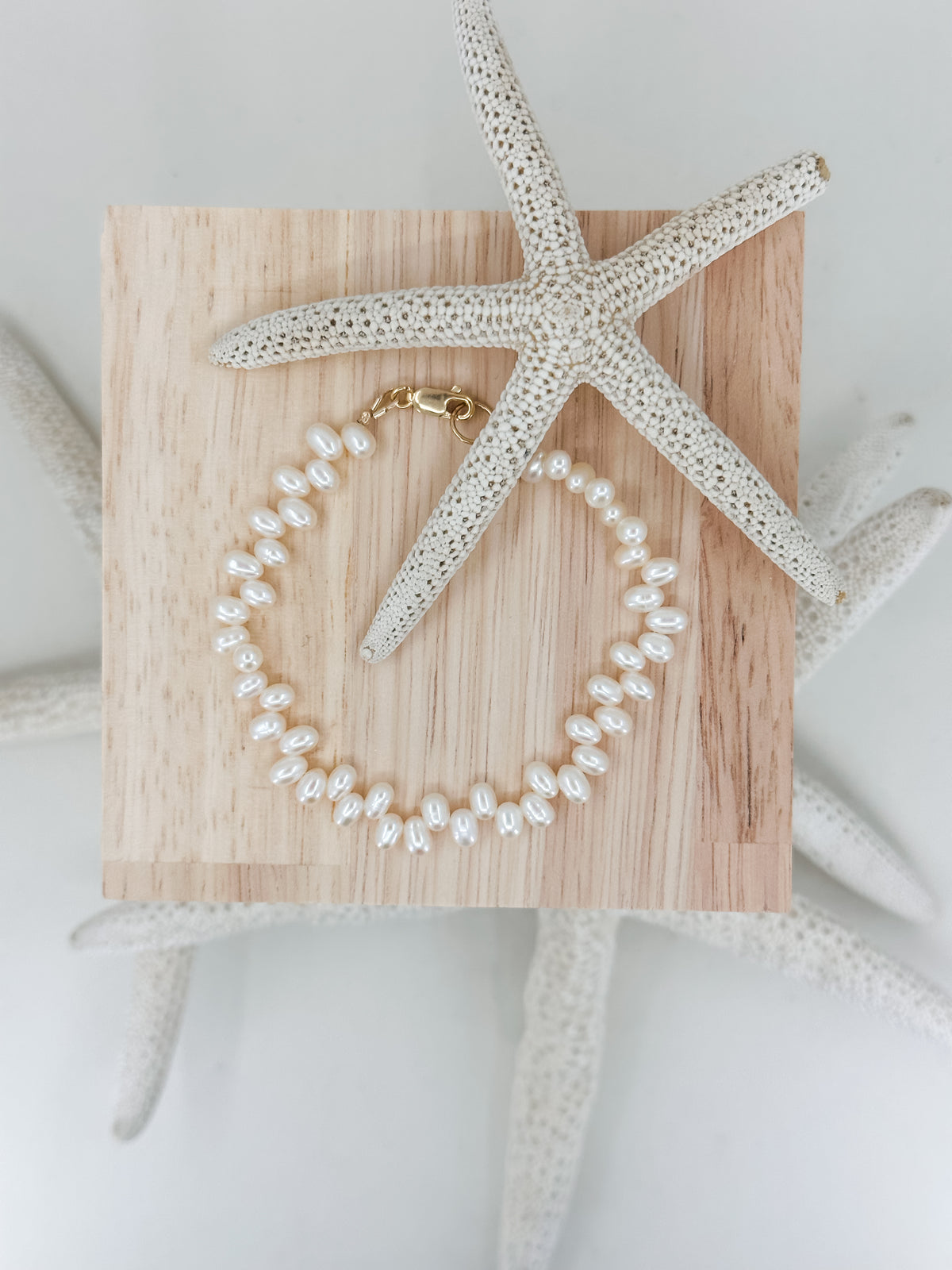 Wave Oval Pearl Bracelet