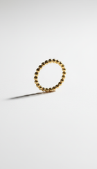Anillo de oro fino y delicado apilable