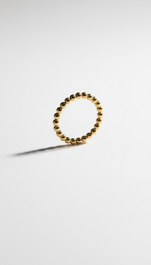 Anillo de oro fino y delicado apilable