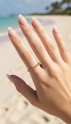 Anillo de oro fino y delicado apilable