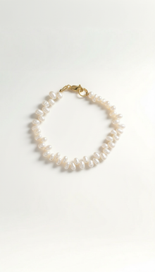 Wave Oval Pearl Bracelet